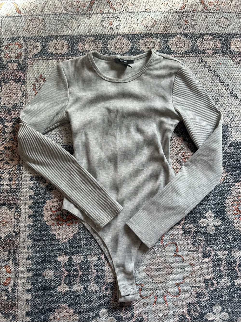 Forever 21 gray ribbed long sleeve bodysuit in a US S #bodysuit #forever21